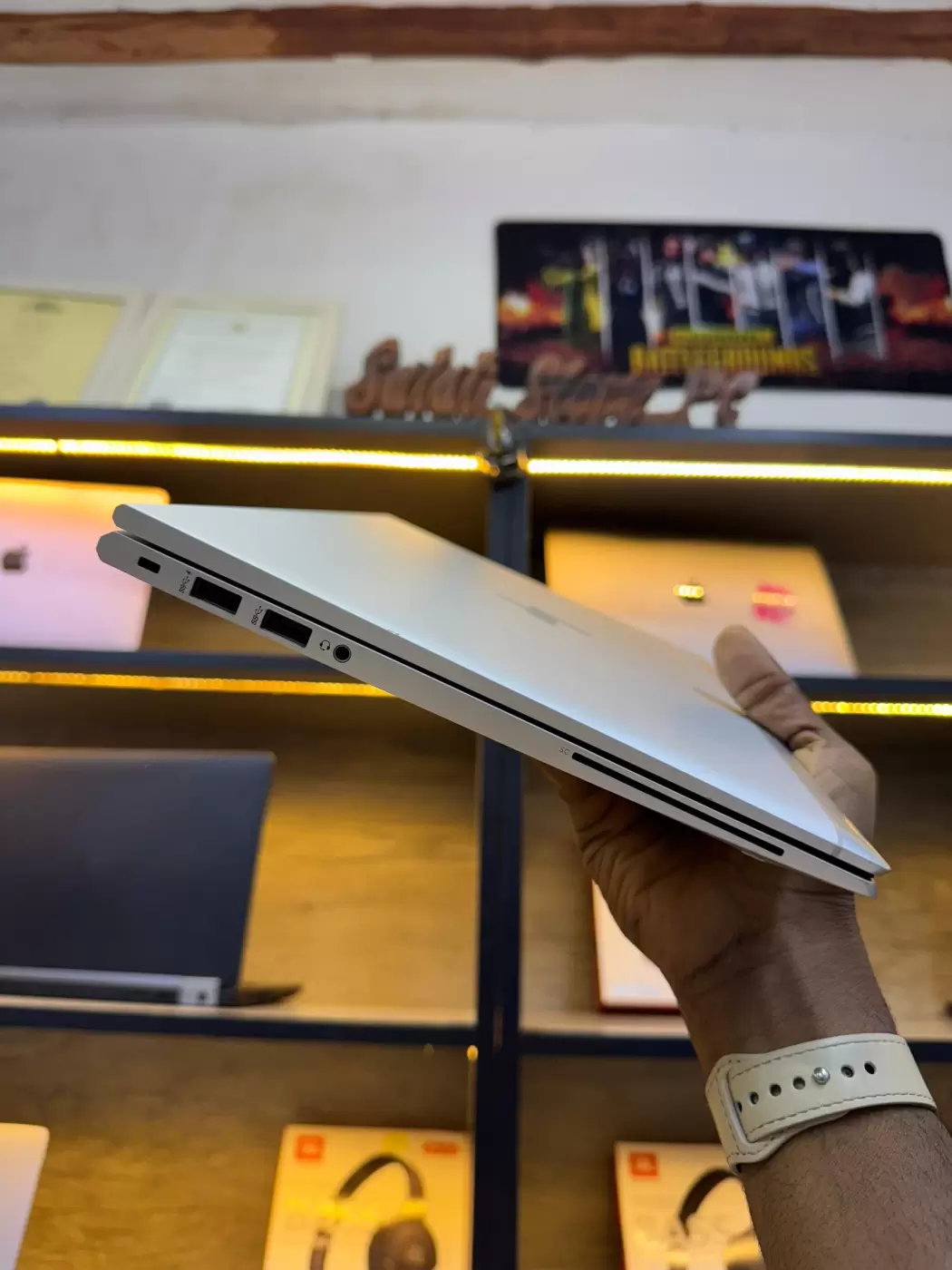 HP EliteBook 840 G7 | 14" FHD Display | 10th Gen Intel Core i5-10310U | 16GB DDR4 RAM | 256GB NVme SSD | Windows 10 Pro